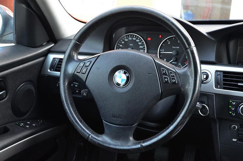 BMW Řada 3 (2007) 320d Touring 110kW / TAŽNÉ - fotka 19 z 30