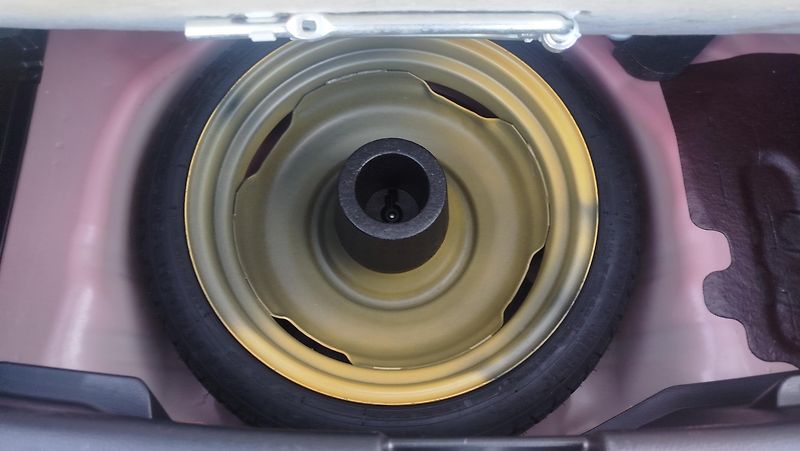Suzuki Swift (2013) 1.2 16v 4x4  - fotka 27 z 35