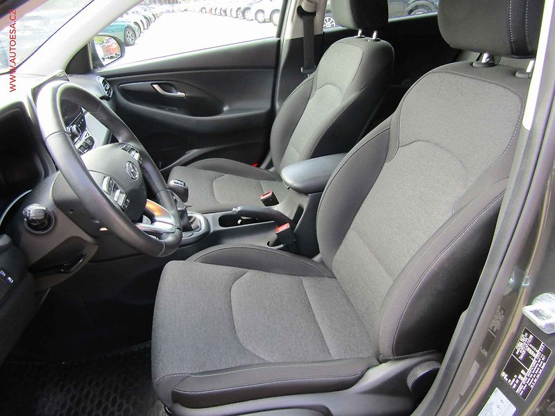 Hyundai i30 (2023) 1.5 DPi, 1.maj,ČR, Navi, AC - fotka 9 z 22