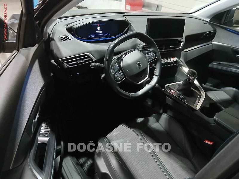 Peugeot 5008 (2022) 1.2 PT, 1.maj,ČR, Allure - fotka 3 z 3