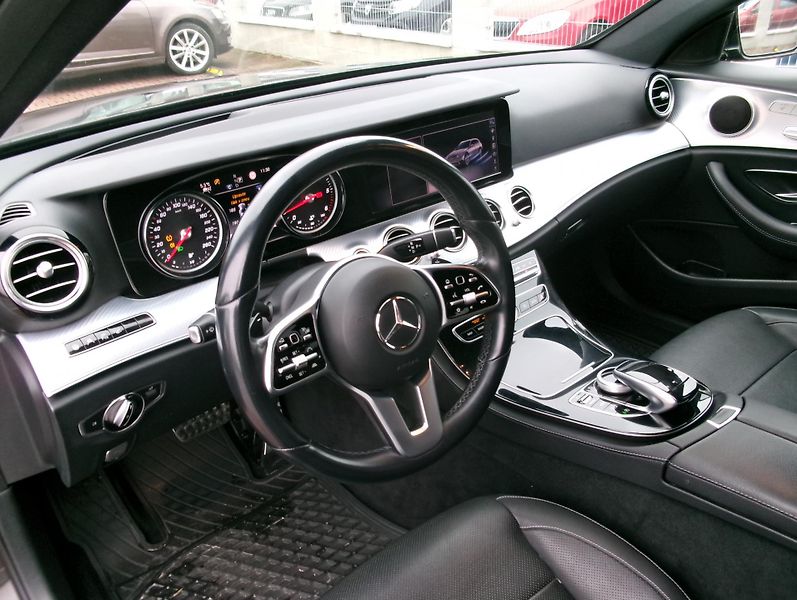 Mercedes-Benz Třídy E (2019) E 400D 4MATIC ALLTERRAIN - fotka 45 z 53