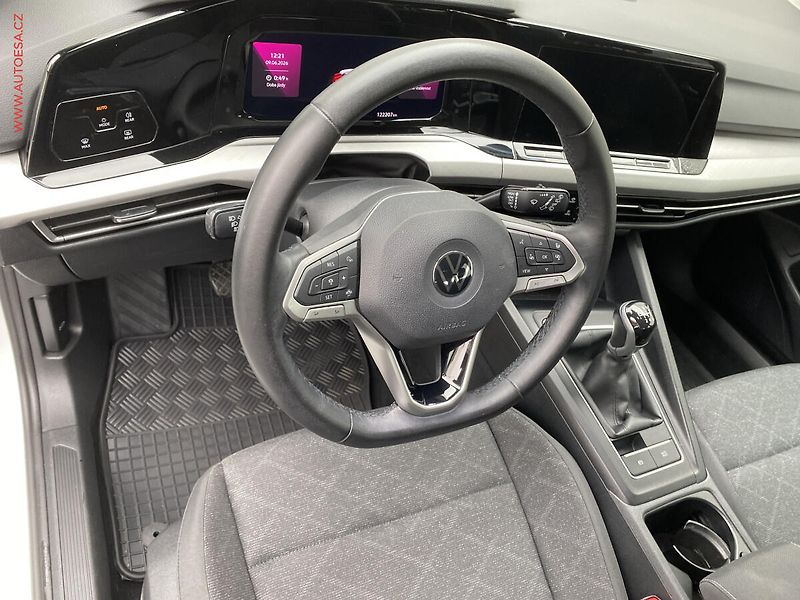 Volkswagen Golf (2022) 2.0 TDi, 2.maj,ČR, Life, LED - fotka 12 z 17
