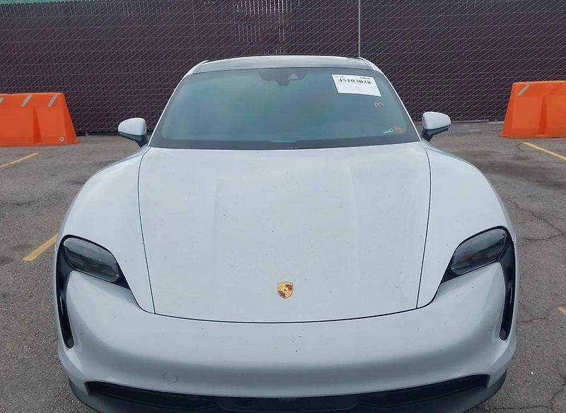 Porsche Taycan (2024) Auto na cestě - fotka 5 z 11