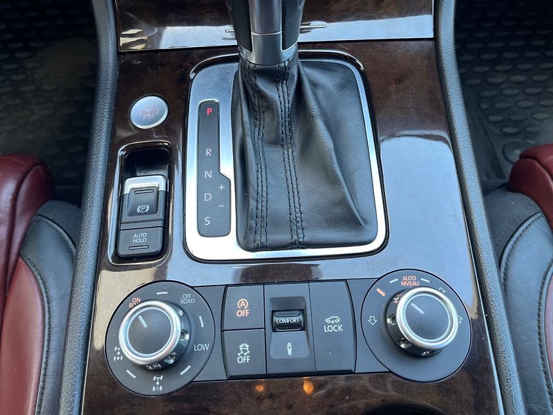 Volkswagen Touareg (2011) 3.0 TDi Bi-Xenon,NAVI, DPH - fotka 15 z 30