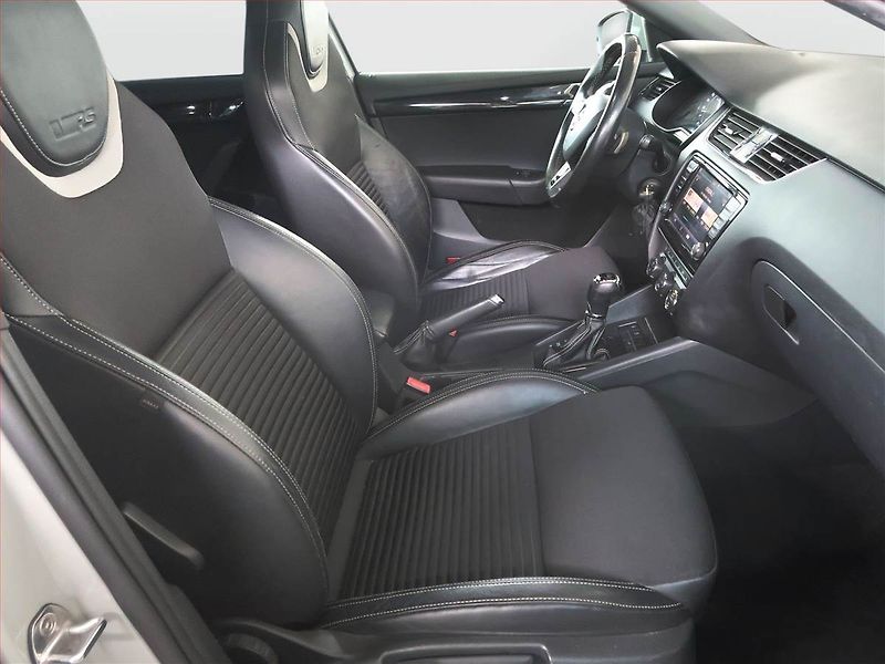 Škoda Octavia (2015) RS 2.0 TDI, Automat, Kůže - fotka 9 z 16