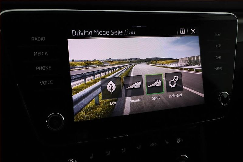 Škoda Superb (2022) Sportline 2.0 TDI - fotka 14 z 19