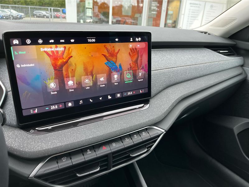 Škoda Octavia 1.5 TSI 110kW TOP SELECTION - fotka 17 z 28