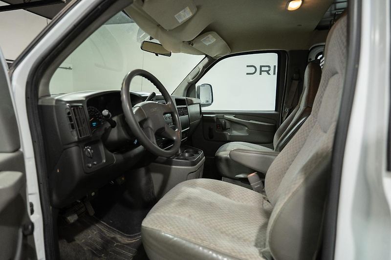 GMC Savana 4.8 V8 Vortec 208 kW - fotka 8 z 32