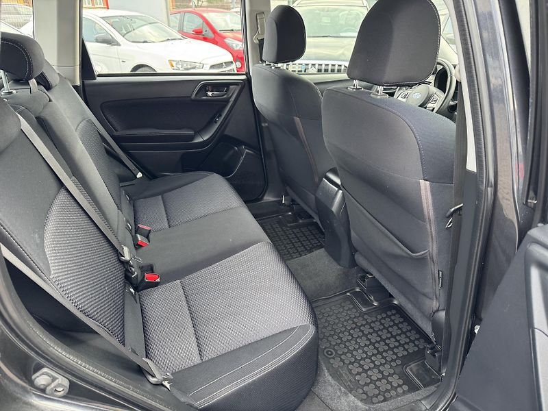 Subaru Forester 2,0i A/T COMFORT, ČR, 1.MAJ. - fotka 15 z 30