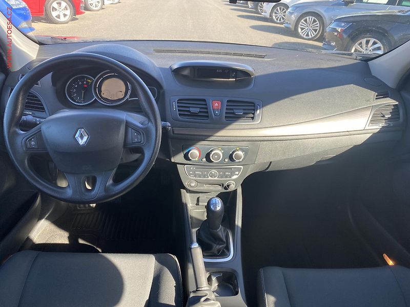 Renault Mégane (2010) 1.6i, ČR, AC, tempo - fotka 8 z 12