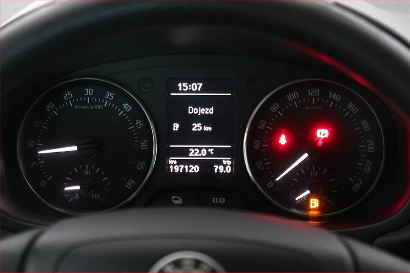 Škoda Fabia (2012) 1.6 TDI, Tažné, rezervace - fotka 11 z 15
