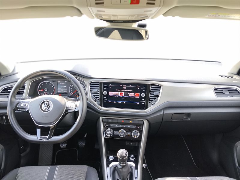 Volkswagen T-Roc 1,5   1,5TSI 110Kw - fotka 4 z 31
