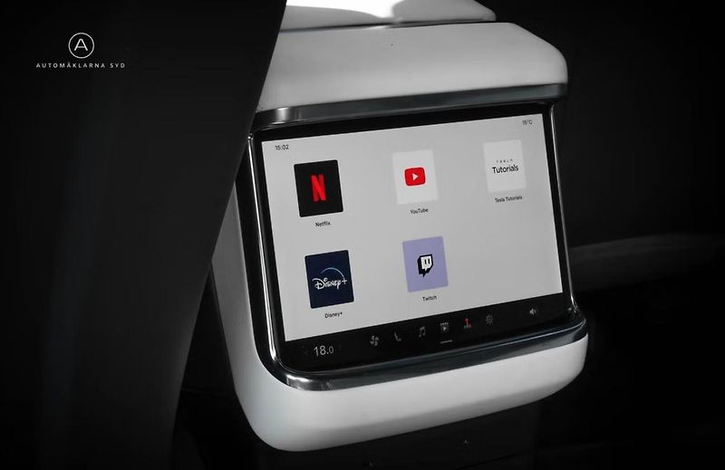 Tesla Model X Plaid 6 míst AWD Tažné Pano. - fotka 12 z 24