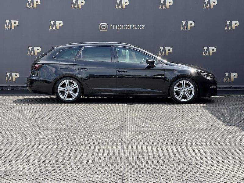 Seat Leon (2018) 1.5TSi MAN FR Virtual PANO RZV - fotka 4 z 52