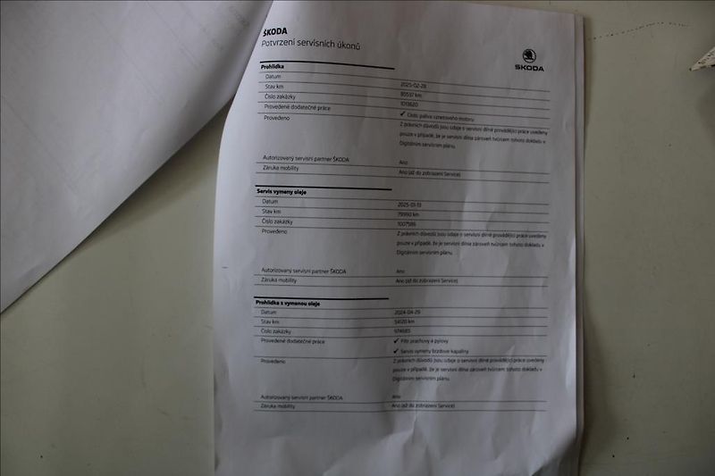 Škoda Karoq 2,0 TDi  DPH, ČR, SERVISKA - fotka 32 z 33