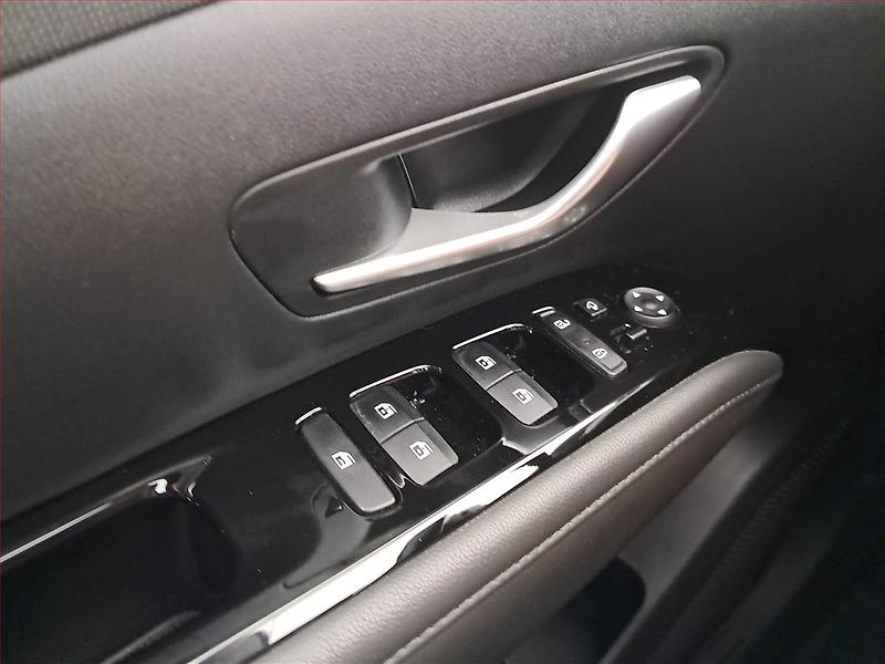 Hyundai Tucson (2021) 1.6 T-GDI 48V MHEV - fotka 17 z 18