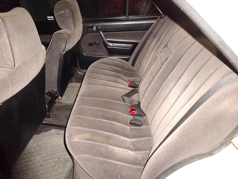 Mercedes-Benz 190 (1987) 2,5 D - fotka 14 z 17