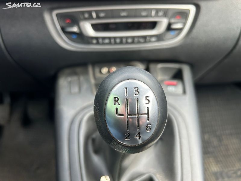 Renault Grand Scénic (2010) 1.5 DCi 78 KW - fotka 17 z 21
