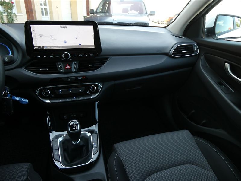 Hyundai i30 1,5 DPI 71kW Family,ČR,záruka - fotka 29 z 46