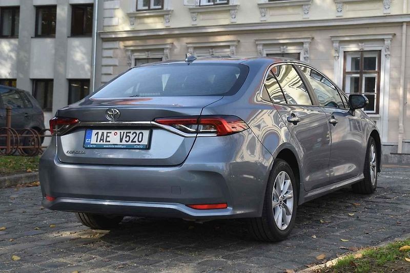 Při cestě tam či zpět si můžete udělat zastávku třeba ve městě Sárvár s pěkným hrademměstě