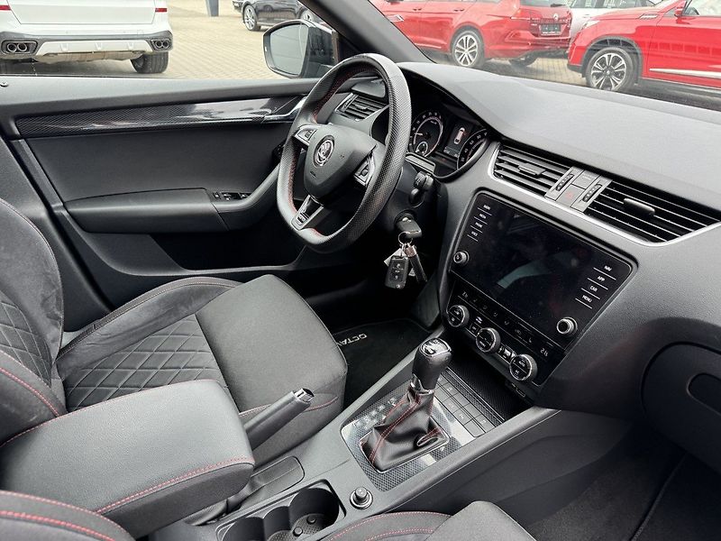 Škoda Octavia (2018) RS 2.0 TDi DSG ACC LED 135kW - fotka 18 z 50