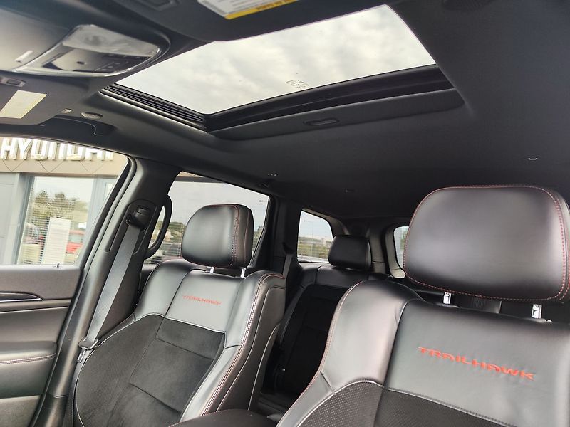 Jeep Grand Cherokee 5.7 HEMI/268kW V8 Trailhawk AT - fotka 16 z 35