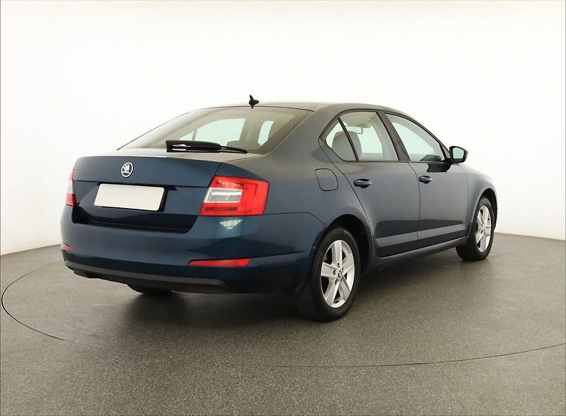 Škoda Octavia (2012) Elegance 2.0 TDI, Automat - fotka 5 z 17