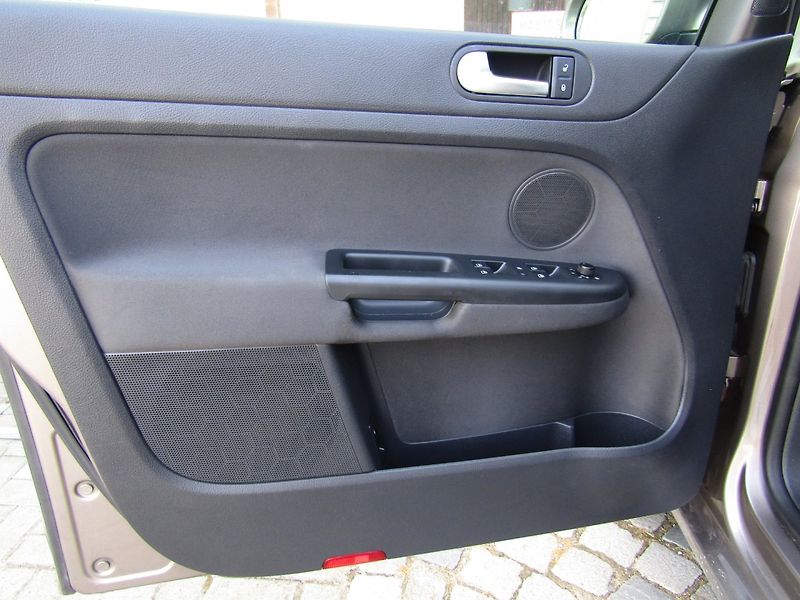 Volkswagen Golf Plus (2010) 1.4 16V 59kW - fotka 17 z 37