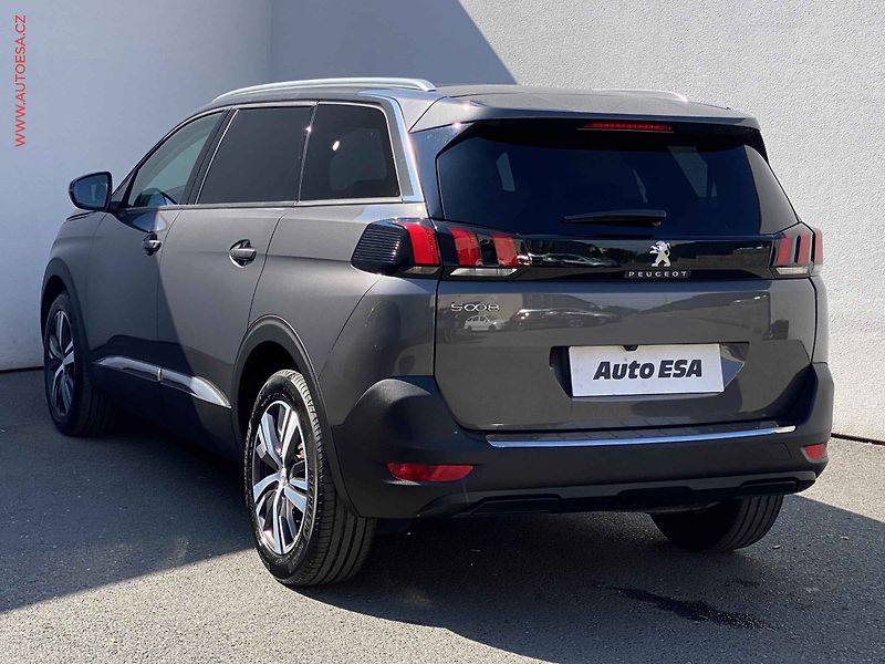 Peugeot 5008 (2023) 1.2 PT, 1.maj,ČR, Allure, AT - fotka 6 z 18
