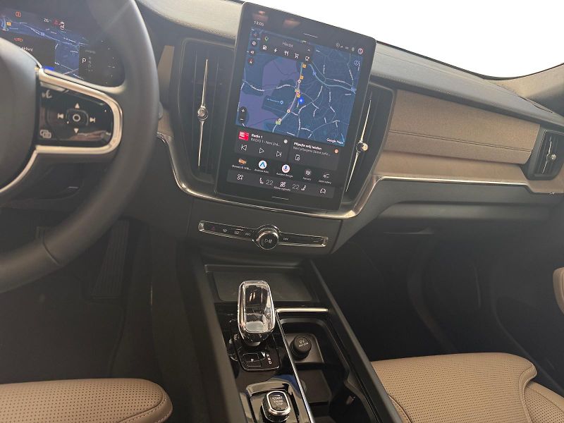 Volvo XC60 (2026) T6 AWD XLR ULTRA DARK Execut. - fotka 18 z 21