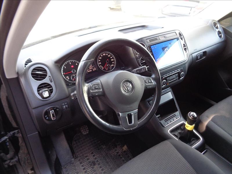 Volkswagen Tiguan 2,0 - fotka 16 z 17