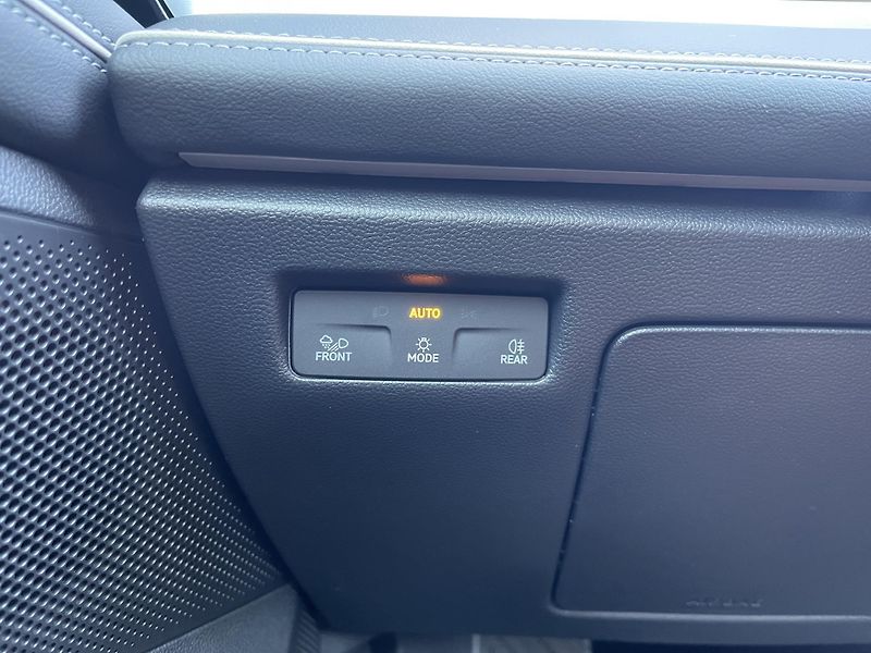 Volkswagen Passat ELEGANCE 2,0 TDI 7DSG 110 kW - fotka 16 z 25