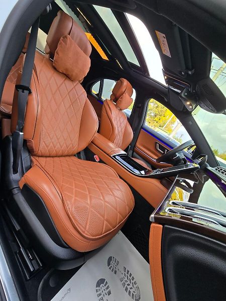 Mercedes-Benz Třídy S S500 4Matic L - fotka 15 z 37
