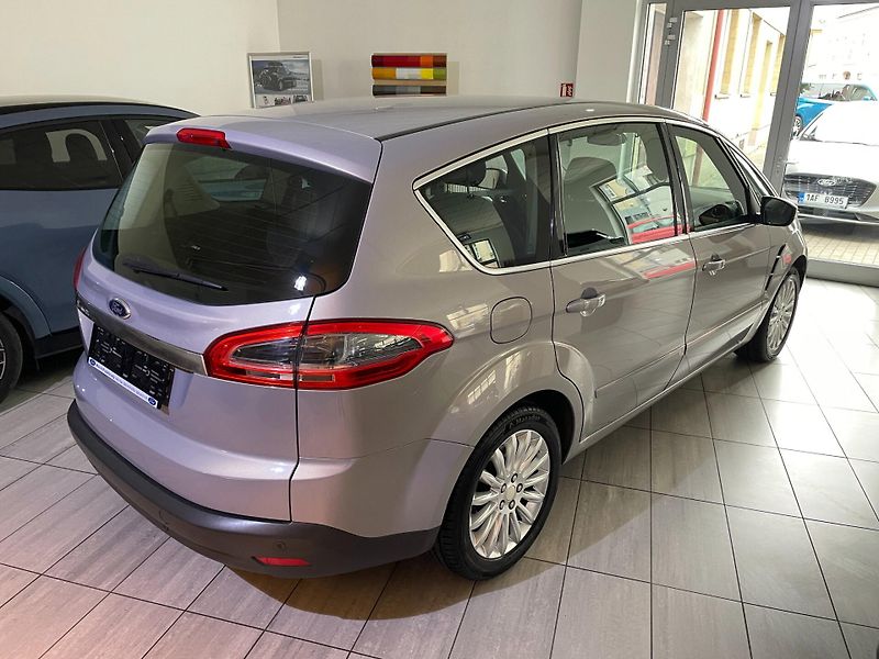 Ford S-MAX (2012) Titanium 2.0 TDCi 103kW 7míst - fotka 4 z 17