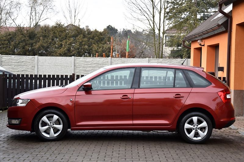Škoda Rapid 1.6 TDi CR SPACEBACK STYLE - fotka 5 z 33