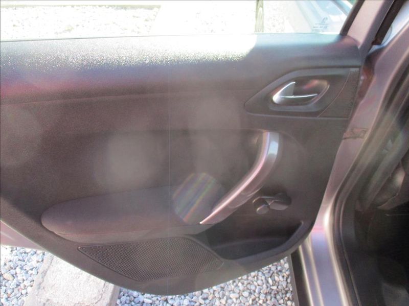 Peugeot 2008 1,2 i, klima,serv.kniha,tažné - fotka 10 z 34