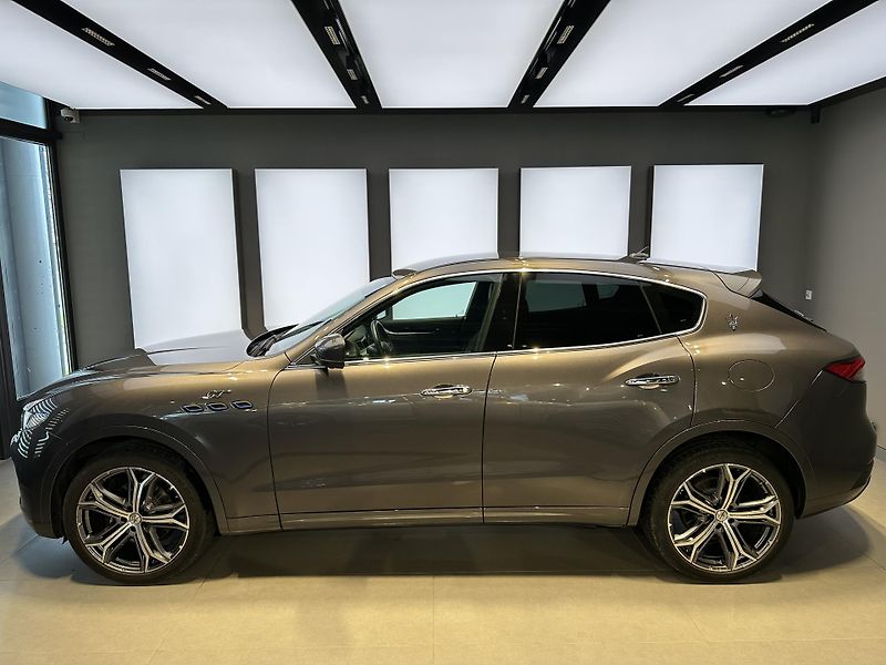 Maserati Levante (2021) GT 330HP Zegna Interior - fotka 5 z 18