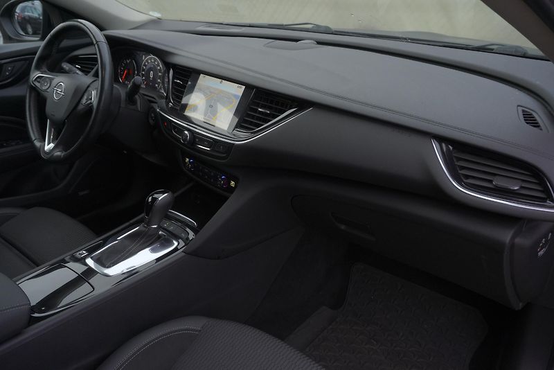 Opel Insignia 2,0T 260PS SPORTS TOURER 4X4 A - fotka 28 z 31