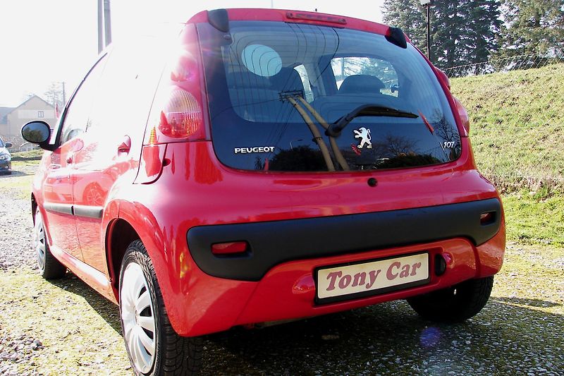 Peugeot 107 1.0i 68PS 5-dv. KLIMA-ZADÁNO! - fotka 29 z 31
