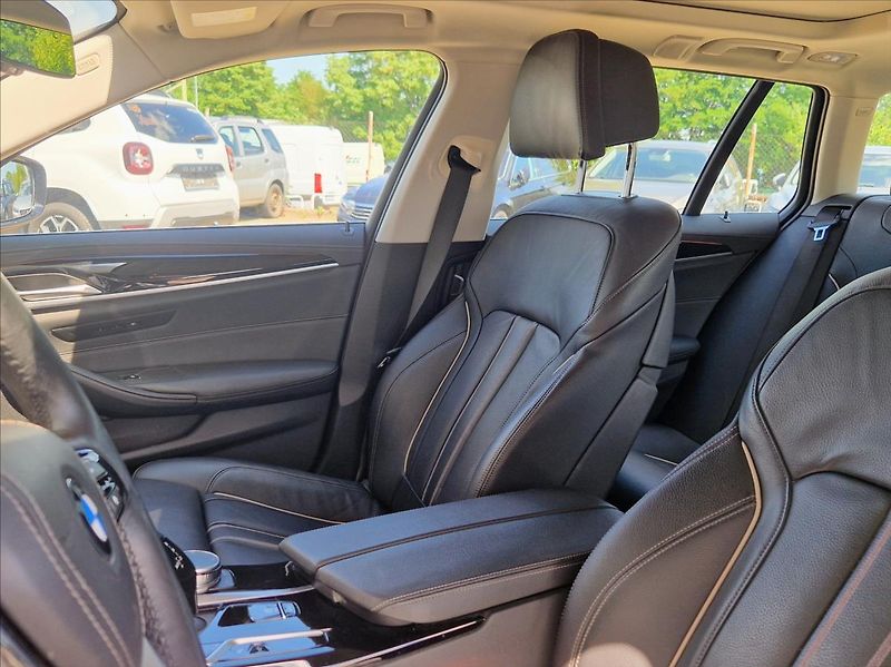 BMW Řada 5 3,0 530d TOURING KOMPLETVÝBAVA - fotka 16 z 39