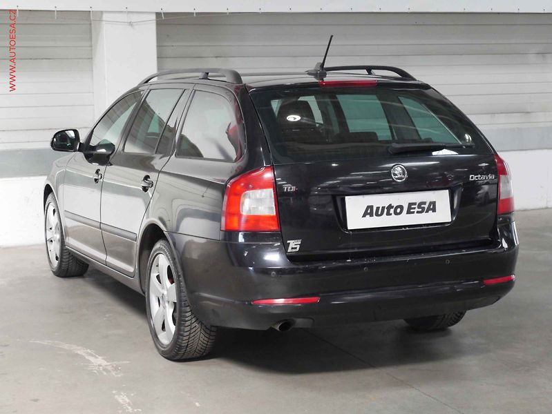 Škoda Octavia (2011) 2.0TDi, P.čidla - fotka 4 z 20