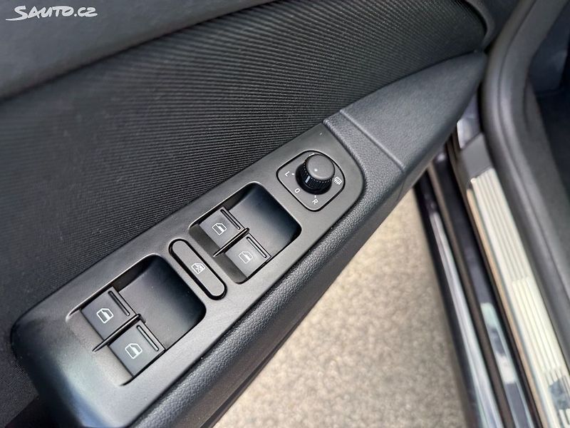 Škoda Superb 2.0 TDI 103kw DSG - fotka 7 z 17