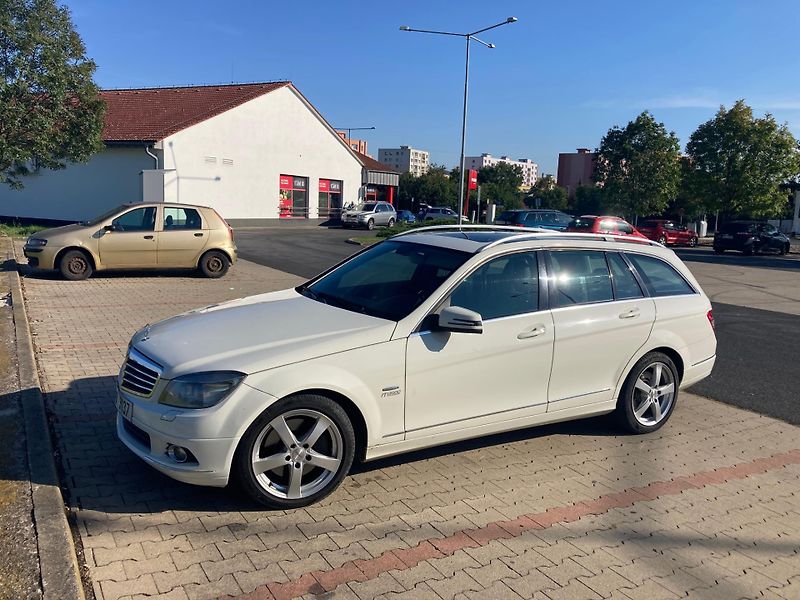 Mercedes-Benz Třídy C (2008) - fotka 2 z 7