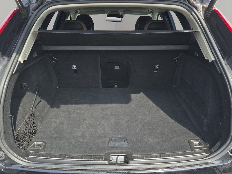 Volvo XC60 (2018) 2.0 D4 Drive-E A/T 140kW 4x4, - fotka 26 z 27