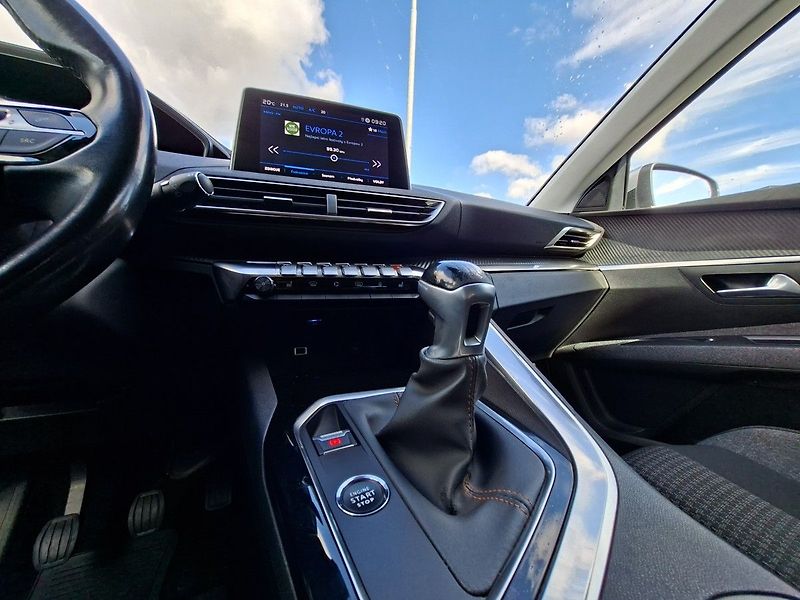 Peugeot 5008 ACTIVE 1,2 PT 130k M6 - fotka 20 z 26