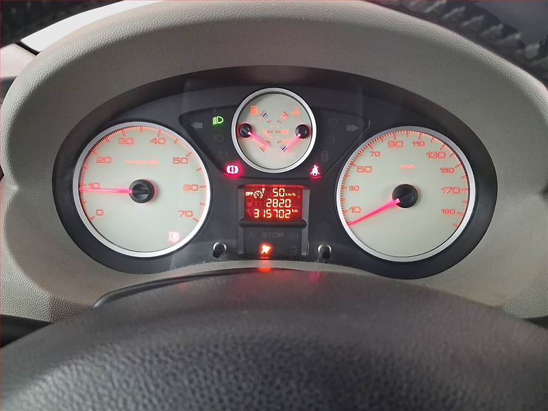 Peugeot Expert (2010) 2.0 HDi, Bus, 8Míst - fotka 11 z 21