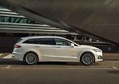 Ford Mondeo kombi má kufr menší - 500 litrů, případně 1605 litrů. Cena činí minimálně 780 900 Kč