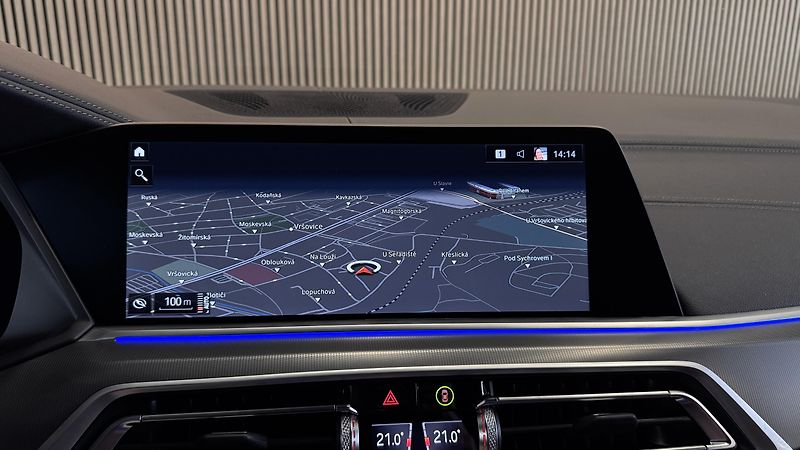 BMW X5 M50i V8 Laser Tažné HUD Záruka - fotka 32 z 33