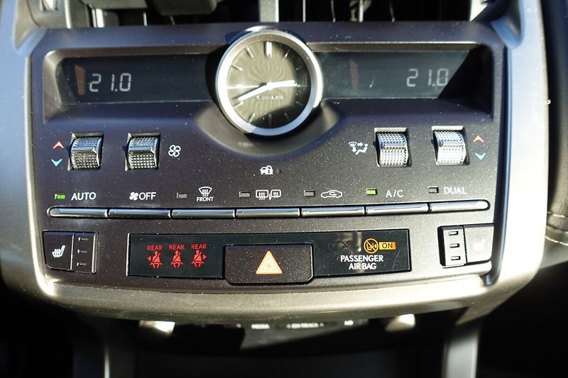 Lexus NX 300h 2,5HSD AWD PRESTIEGE SAFETY - fotka 23 z 34