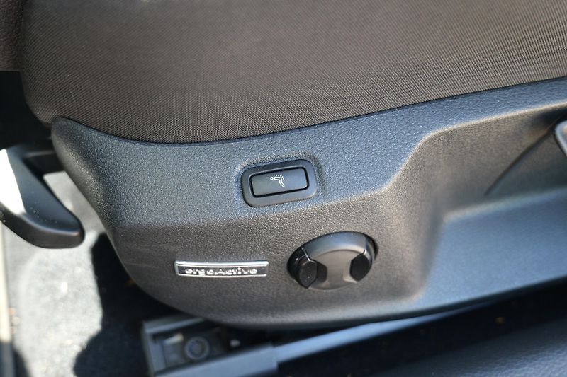 Volkswagen Golf 1.5 TSI DSG Highline LED ACC - fotka 13 z 29